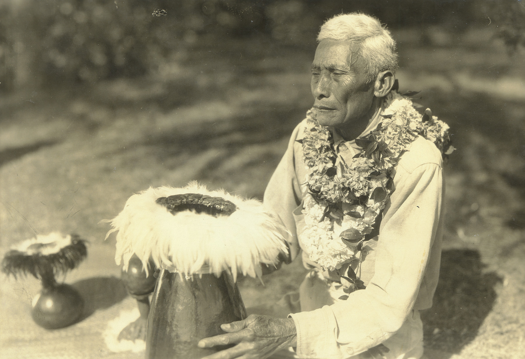[Hawaiian chanter] Kuluwaimaka; Hawaiʻi, ca. 1930. Photo by Ray Jerome Baker.