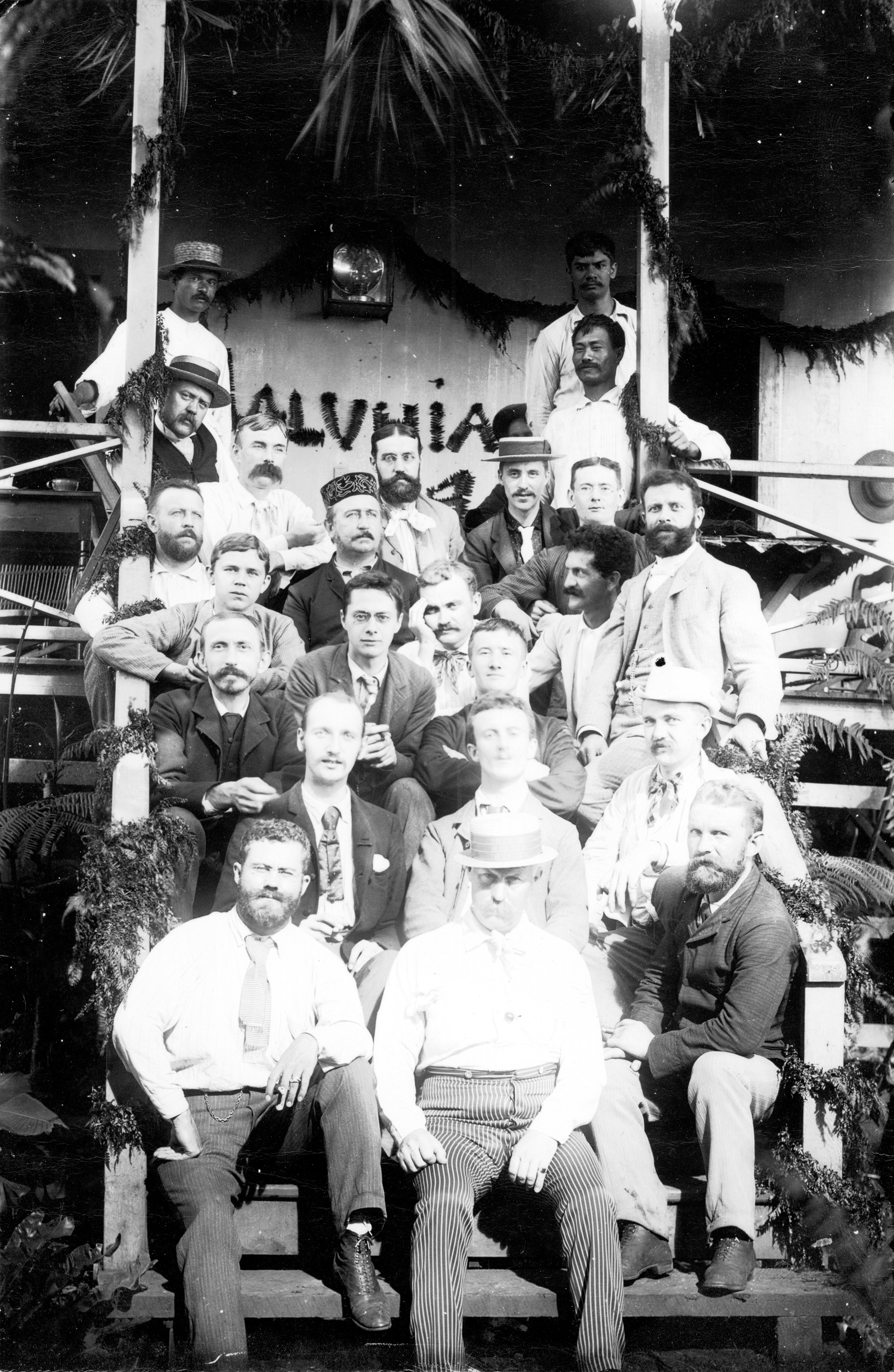 [Men at H. W. Schmidt's cottage, Maluhia] Tantalus, Hawaiʻi, 1890–91. Photo by C. J. Hedeman.