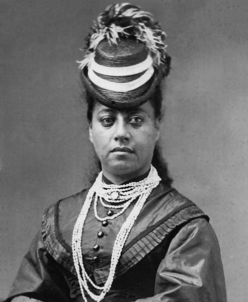 [Queen Emma wearing shell lei] The queen took a particular interest in lei pūpū ʻo Niʻihau.