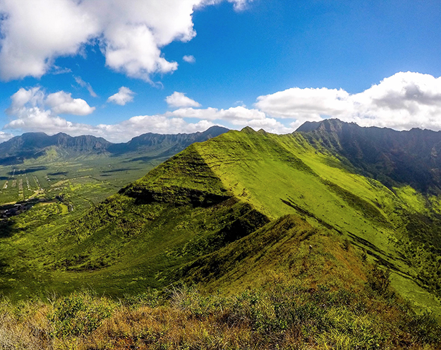 [Puʻu Heleakalā in Waiʻanae] Photo by Stephen Warner.