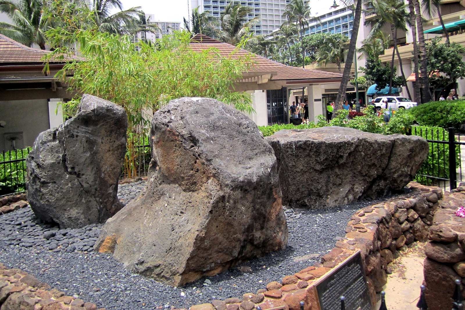 [Healing stones] Waikīkī, Oʻahu. Photo by Wally Gobetz.