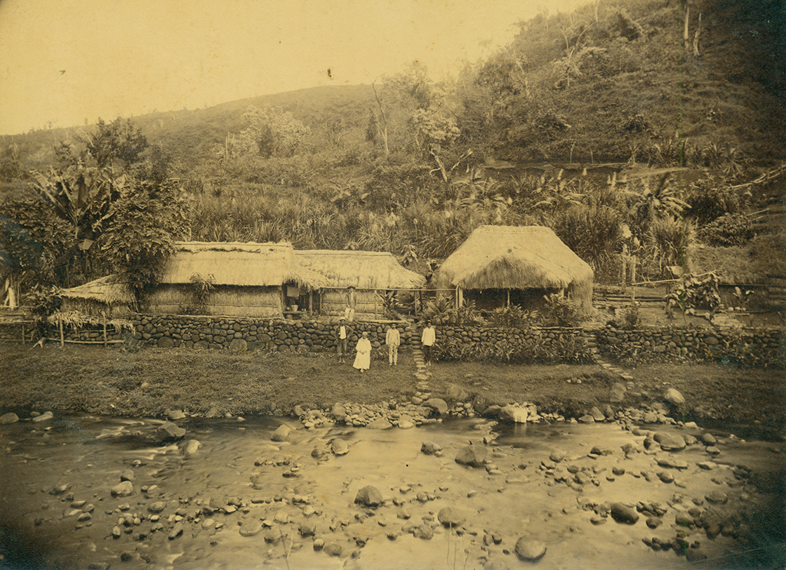 [Hale pili] Ma uka of Kahiliwai, ca. 1890. Photographer unknown.